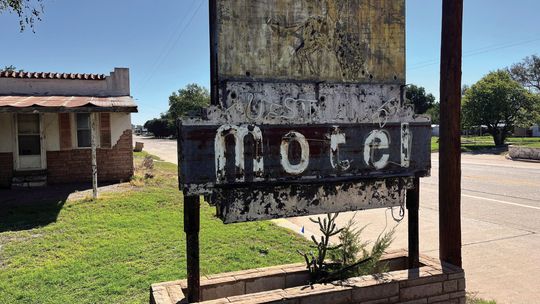 West Winds Motel Sign to Shine Again on Route 66