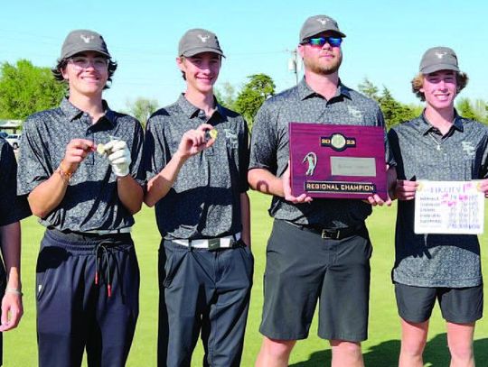 Elk City Boys Golf wins Regionals