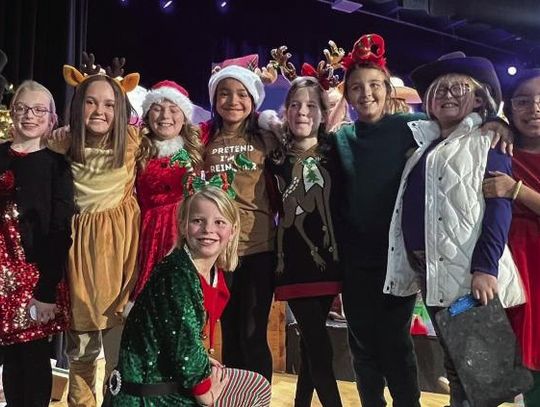 Sayre Elementary’s third and fourth graders dazzle in Christmas play